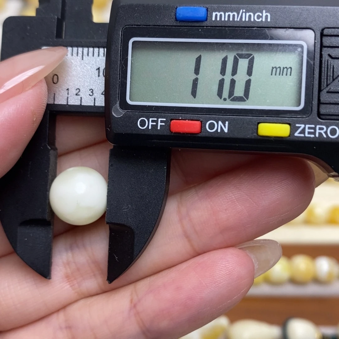 未镶嵌琥珀珠宝奇石