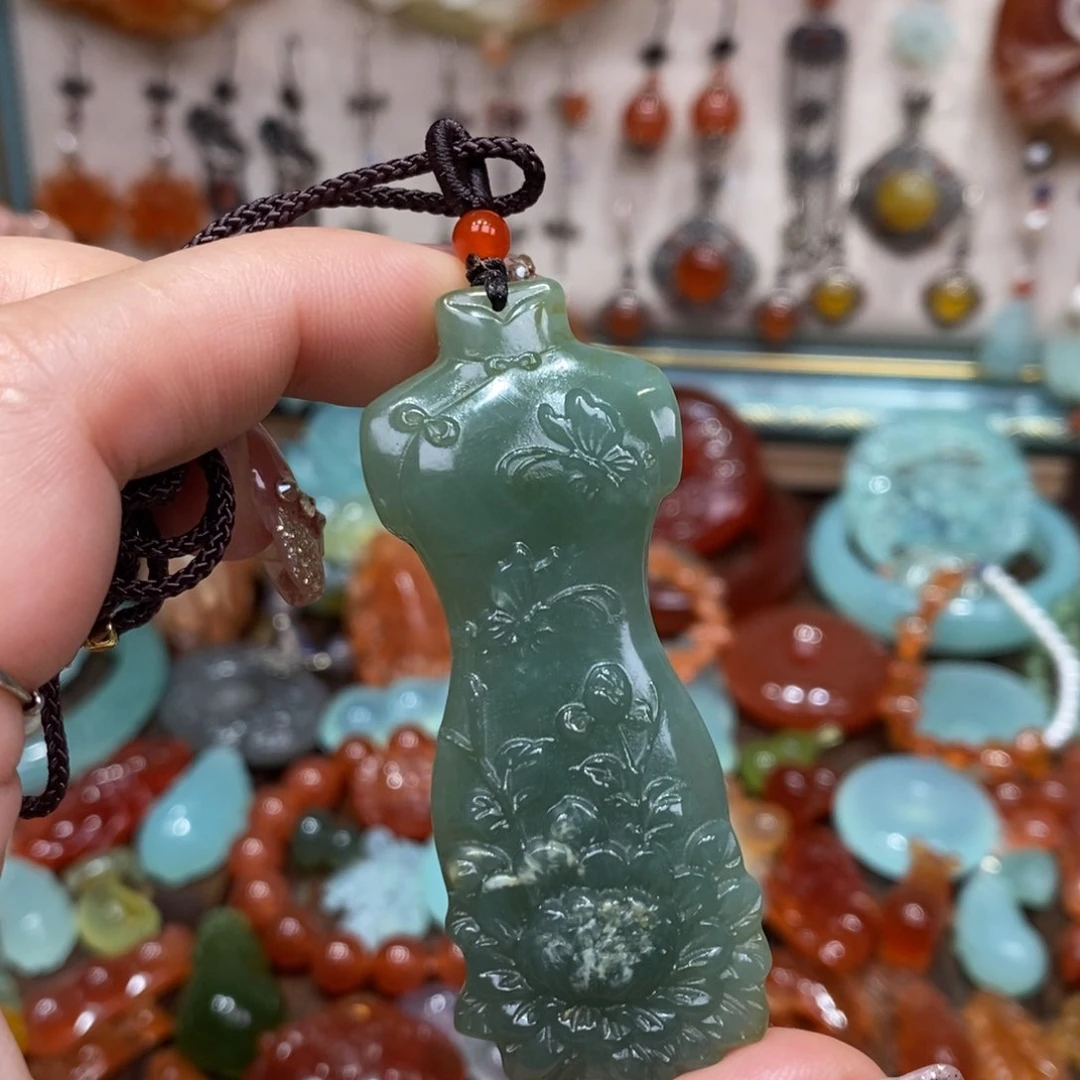 蛇纹石玉颈饰未镶嵌