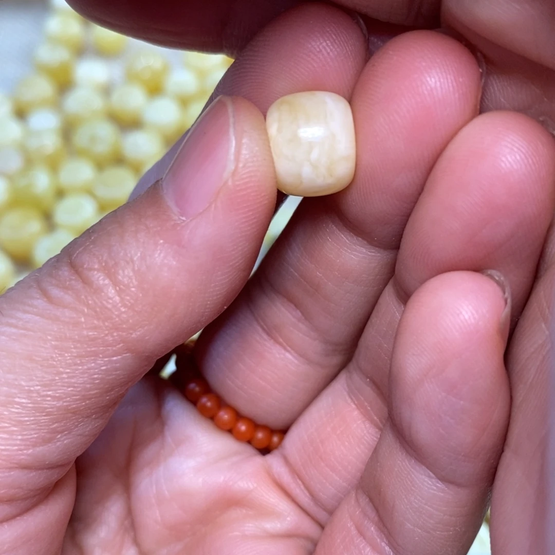 琥珀未镶嵌裸石原矿蜜蜡配珠