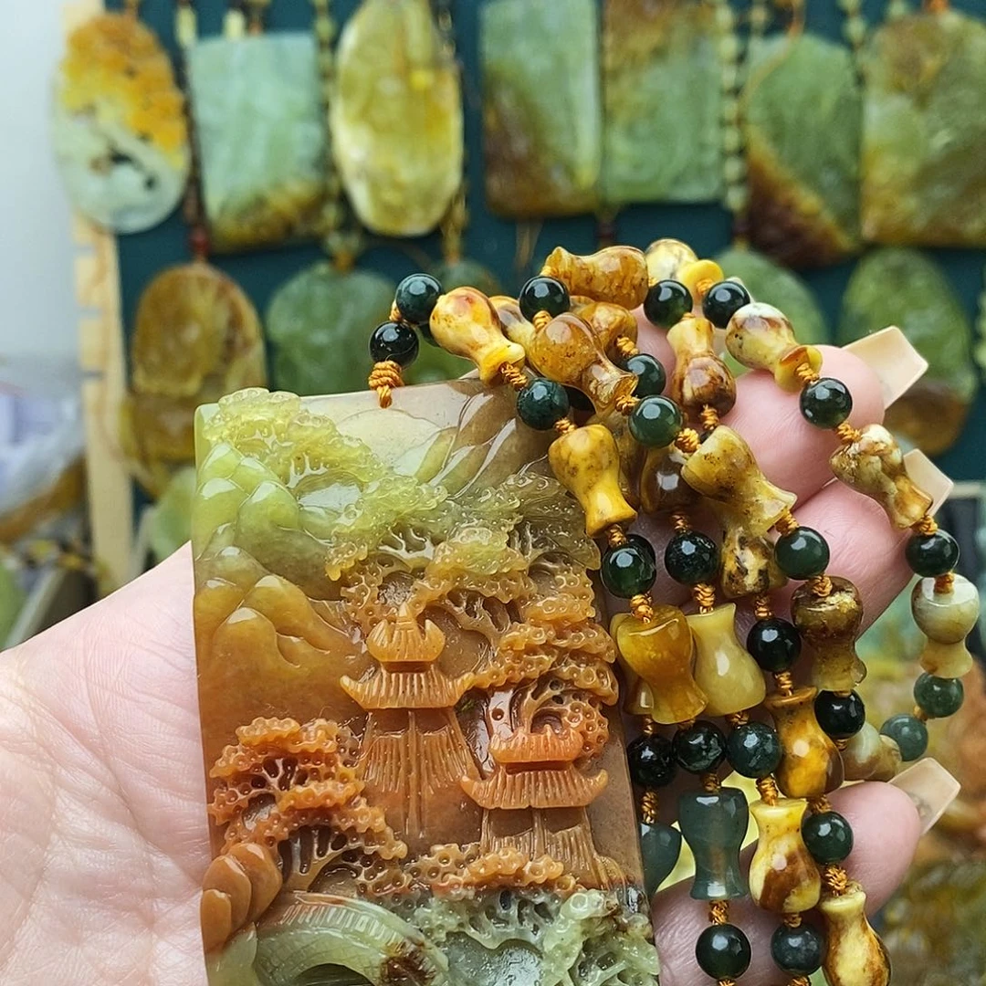蛇纹石玉未镶嵌颈饰辽阳红山水牌