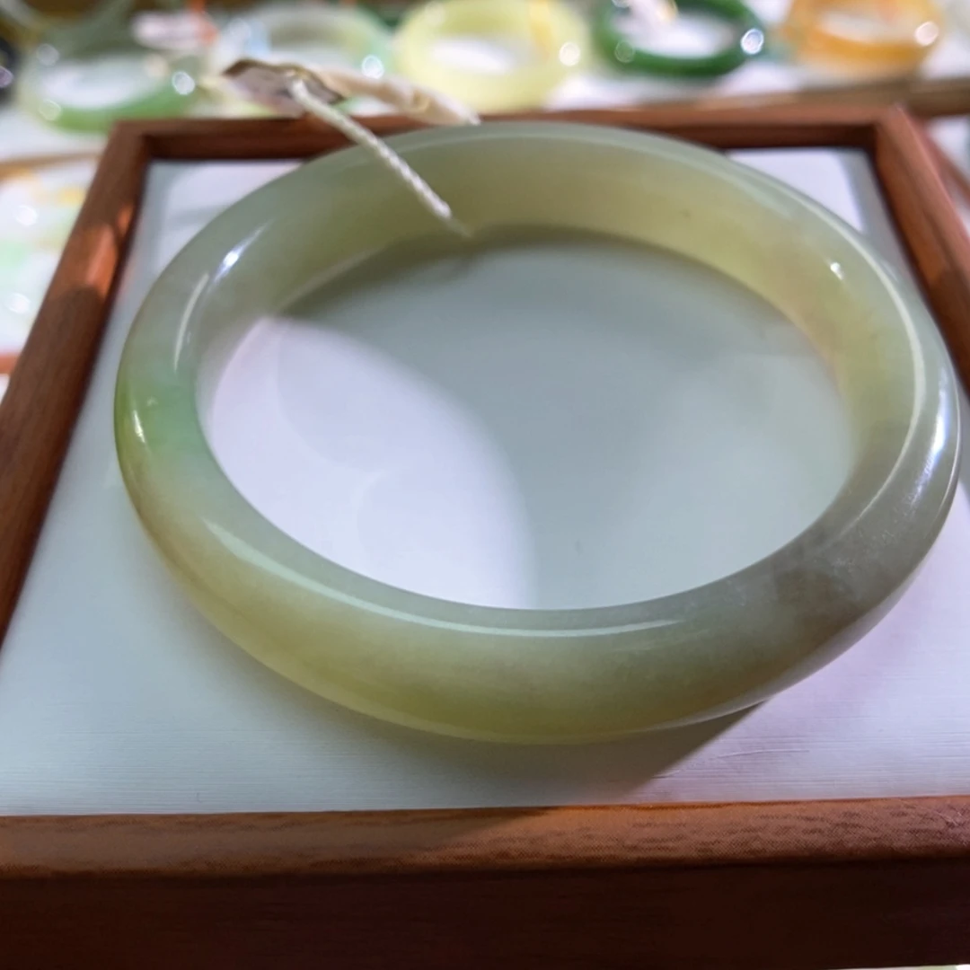 【闪购商品】未镶嵌手镯和田玉