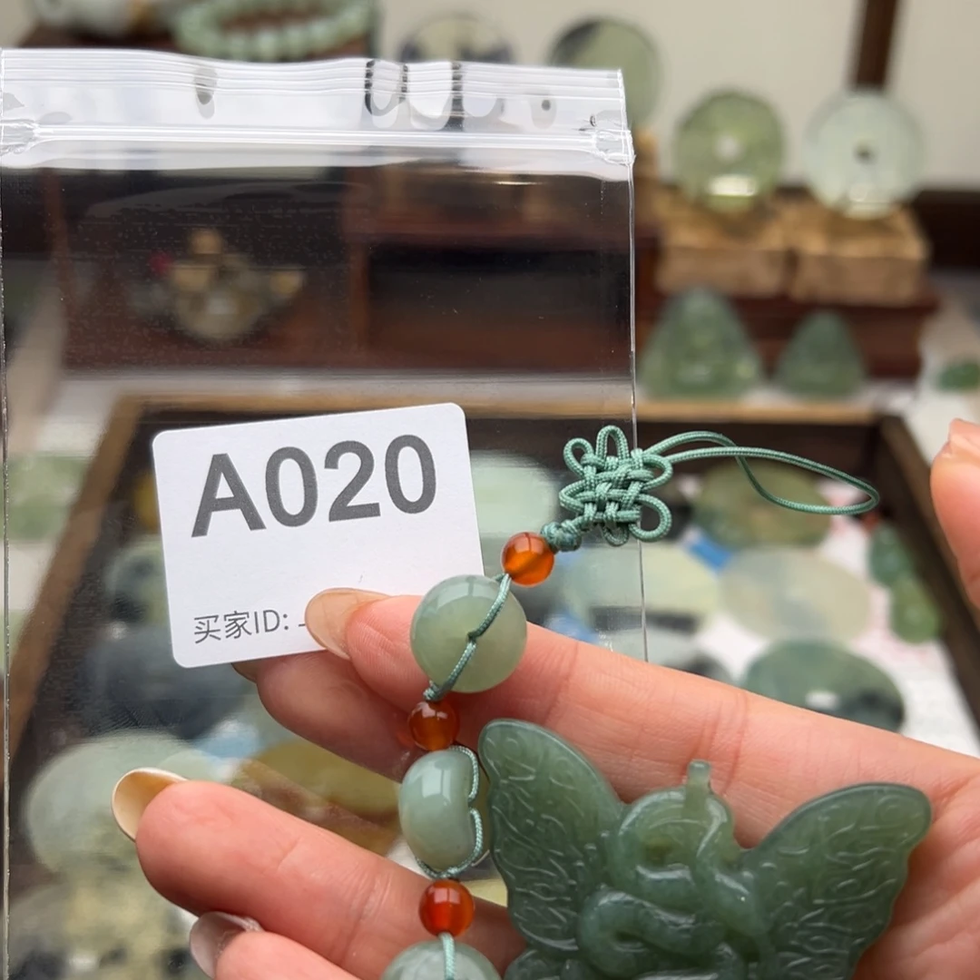 蛇纹石玉未镶嵌颈饰麟****生