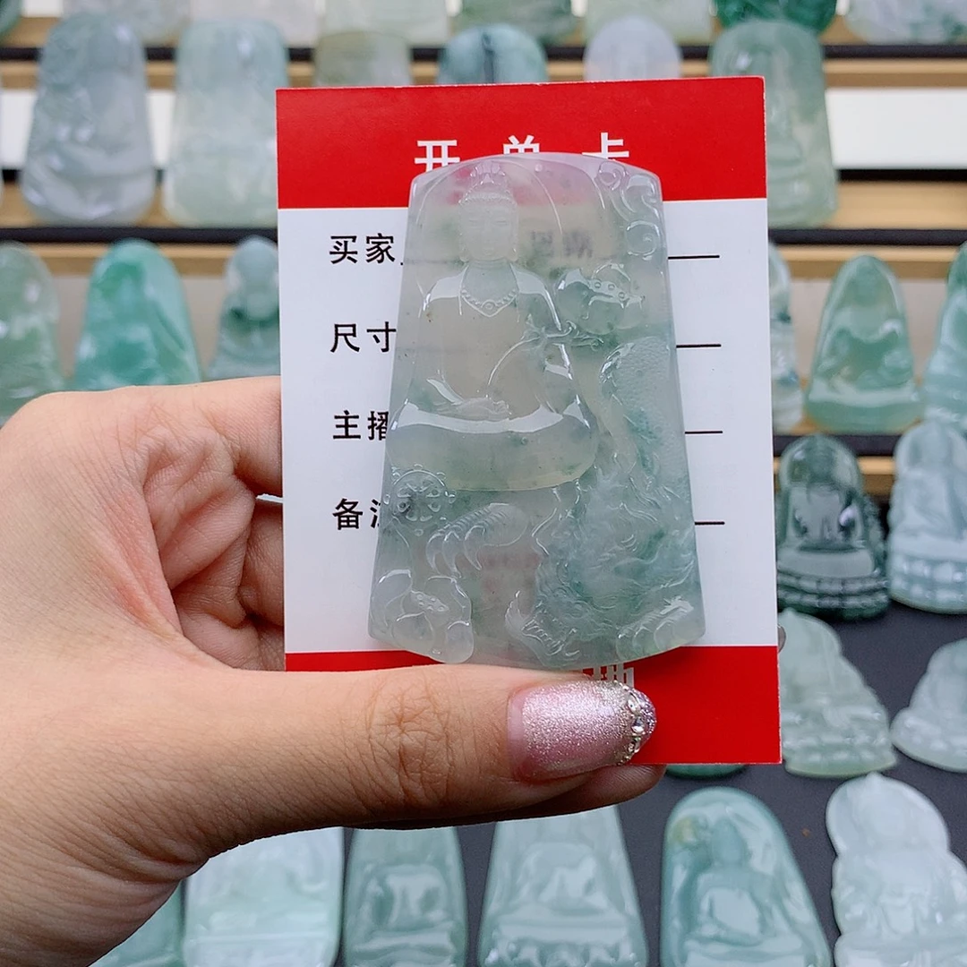 翡翠未镶嵌颈饰御龙观音