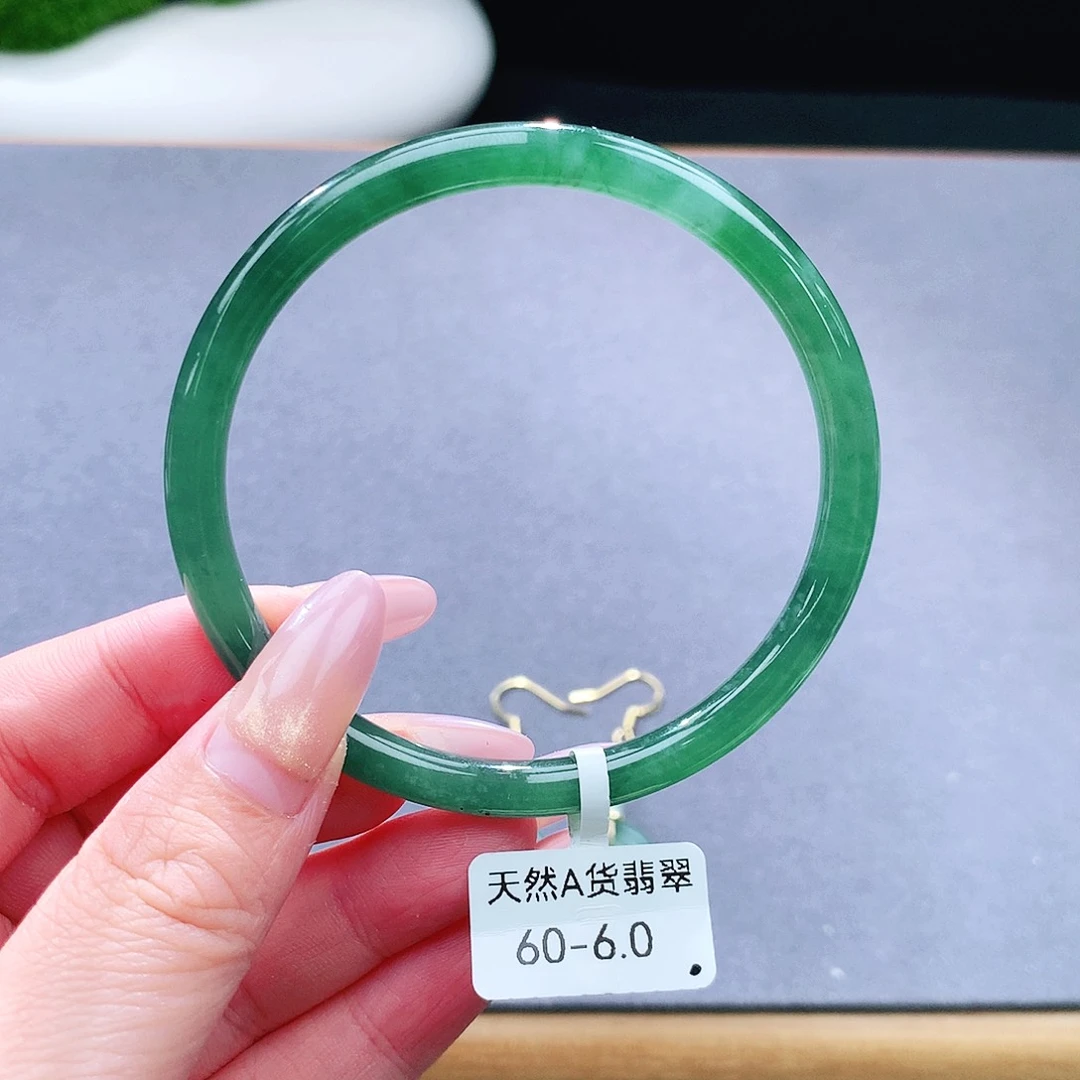 未镶嵌手镯（圆镯）翡翠