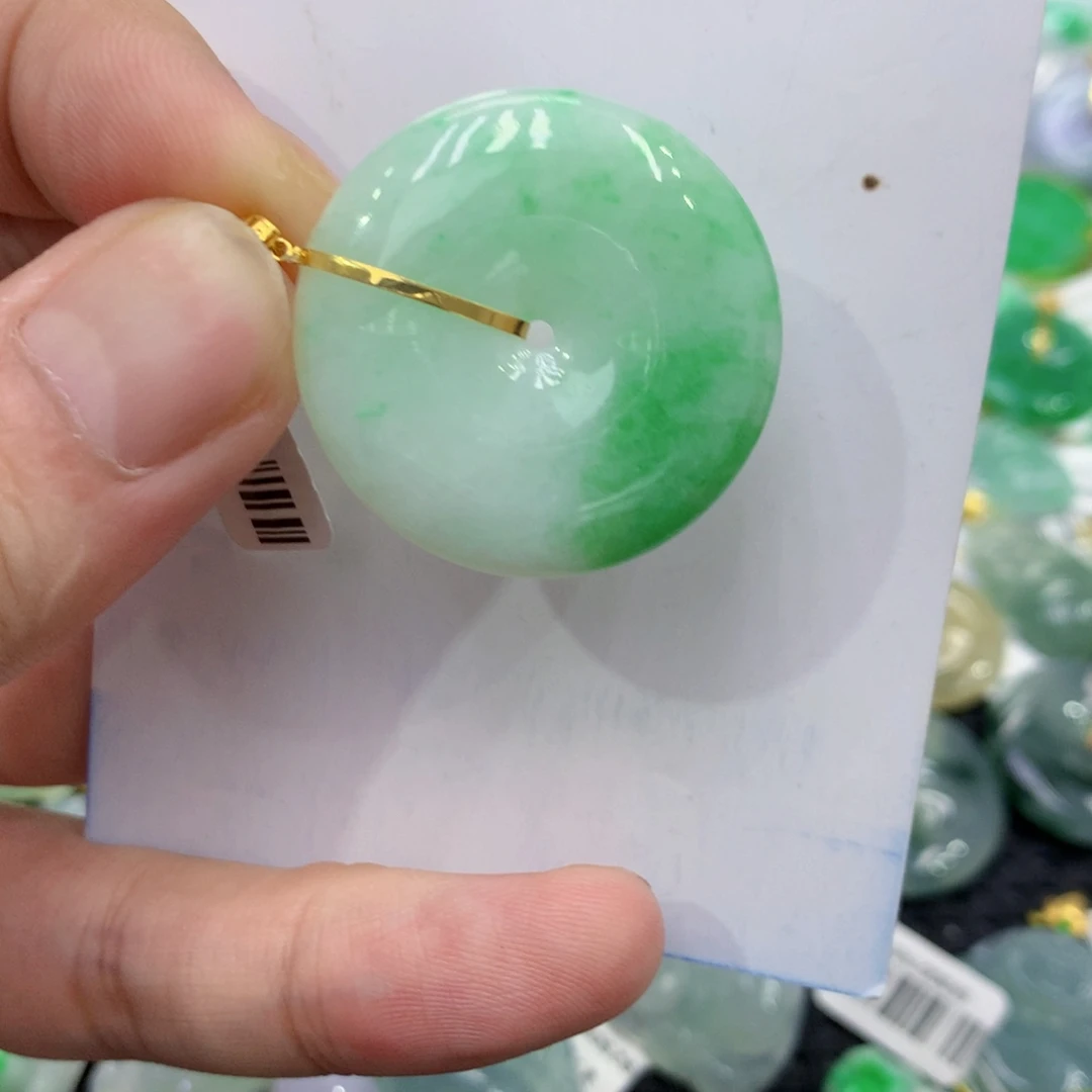 翡翠18K金镶嵌颈饰翡翠