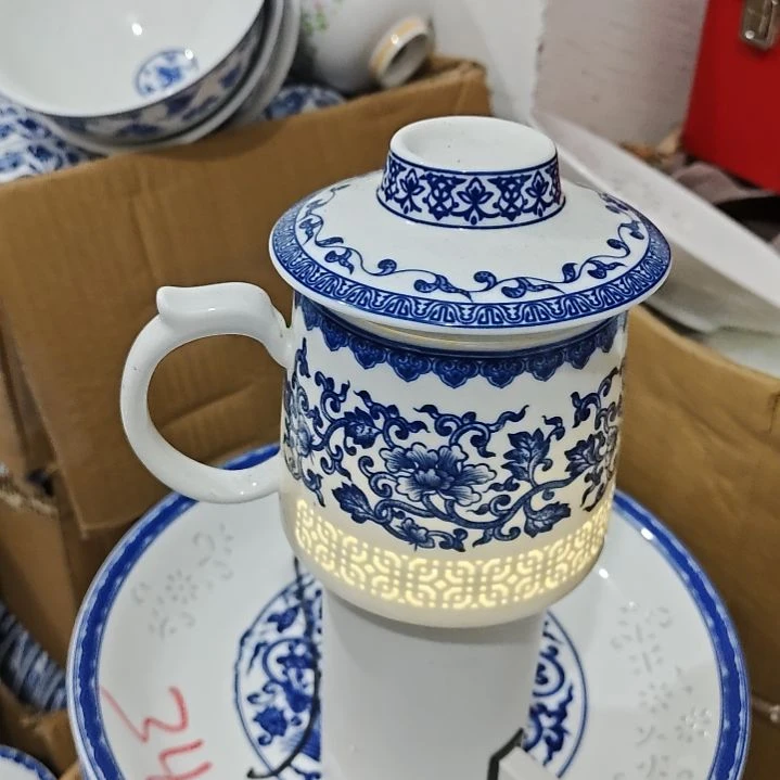 瓷玲珑青花办公杯两个带盖子微瑕疵