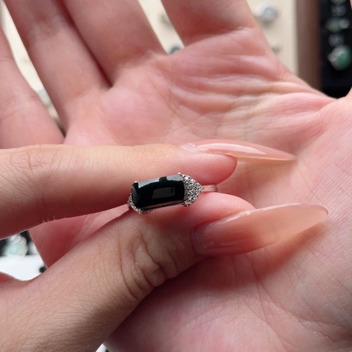 翡翠戒指未镶嵌蘭戒指