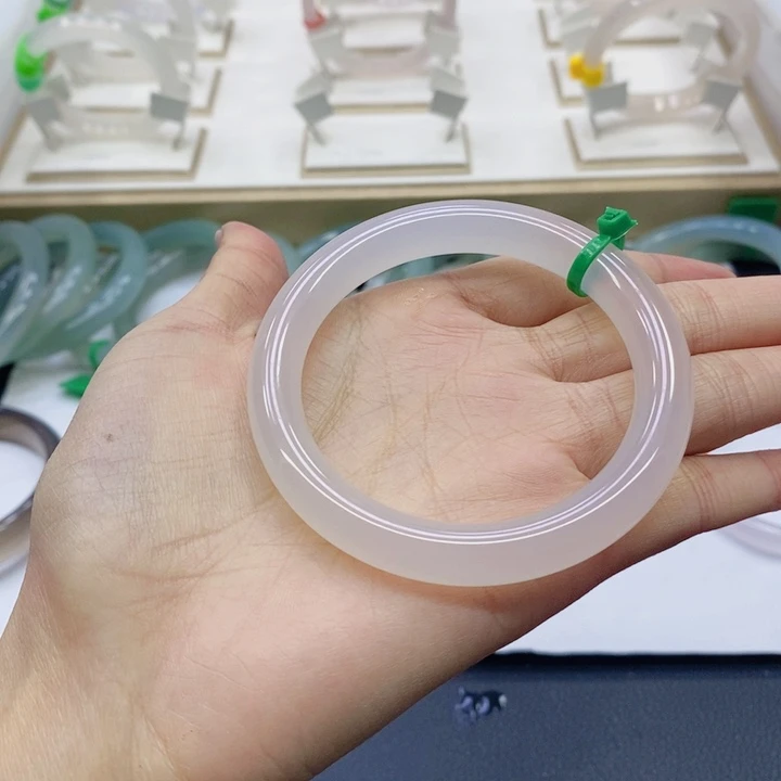 玛瑙/玉髓手镯未镶嵌53.7圈口