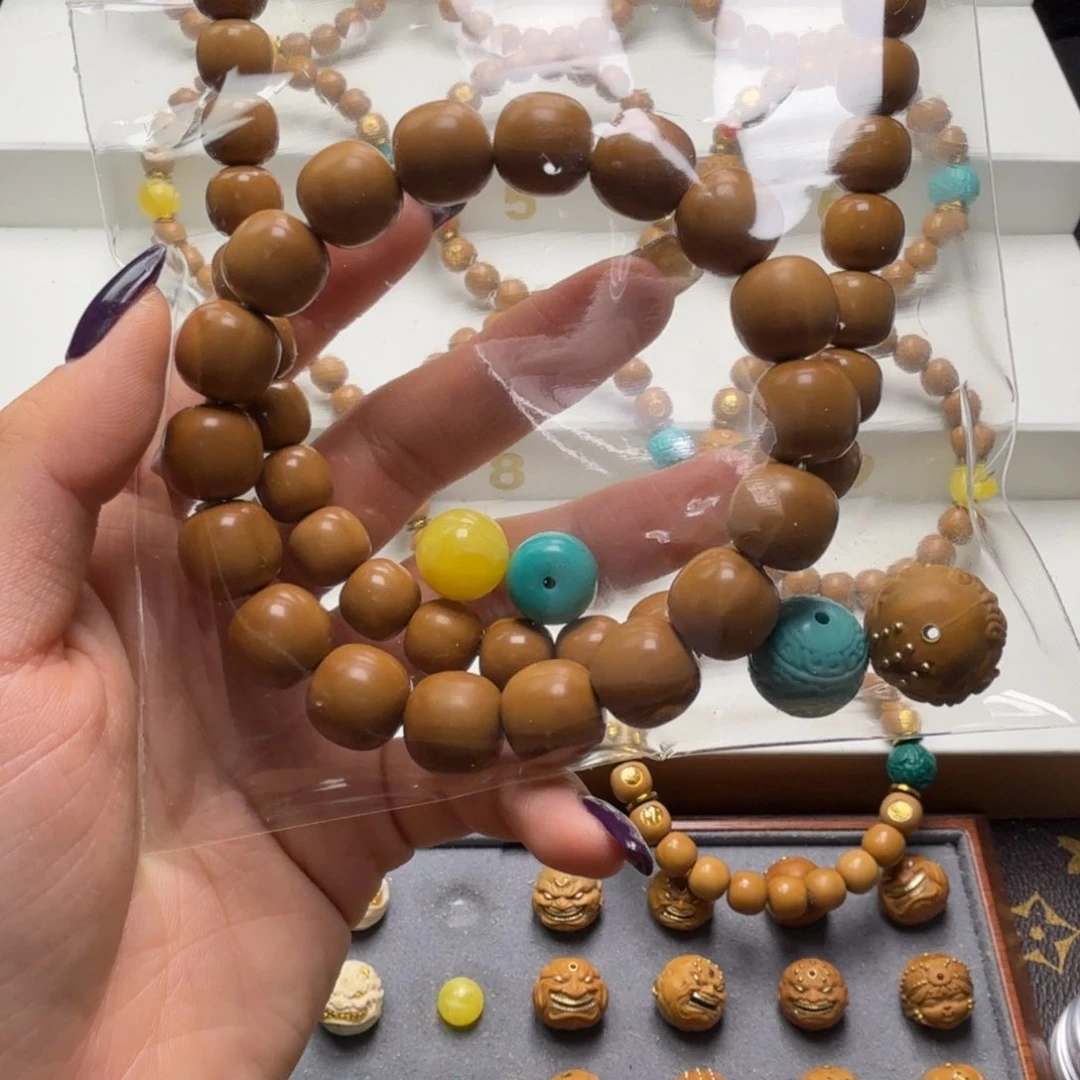 祁****墙全品无瑕疵送合成配饰