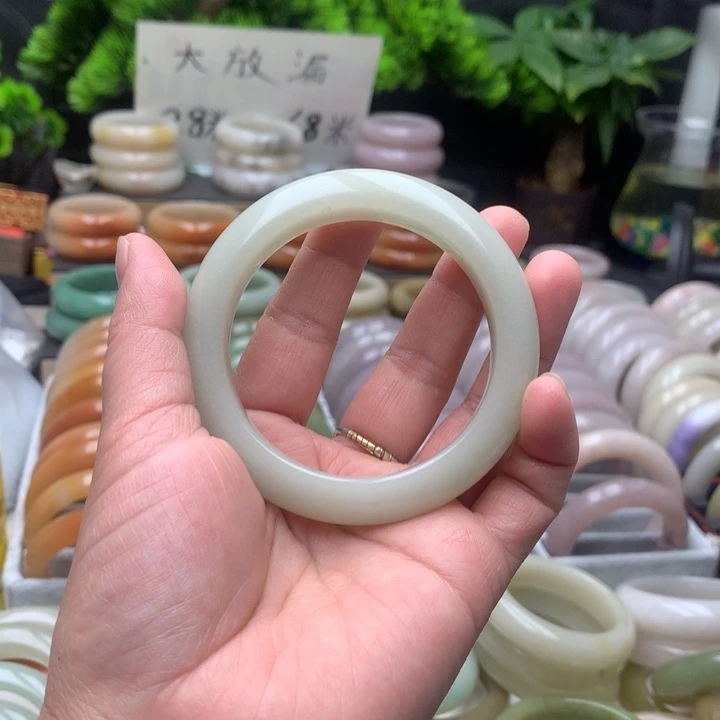 石英质玉（佘太翠）未镶嵌手镯58.8