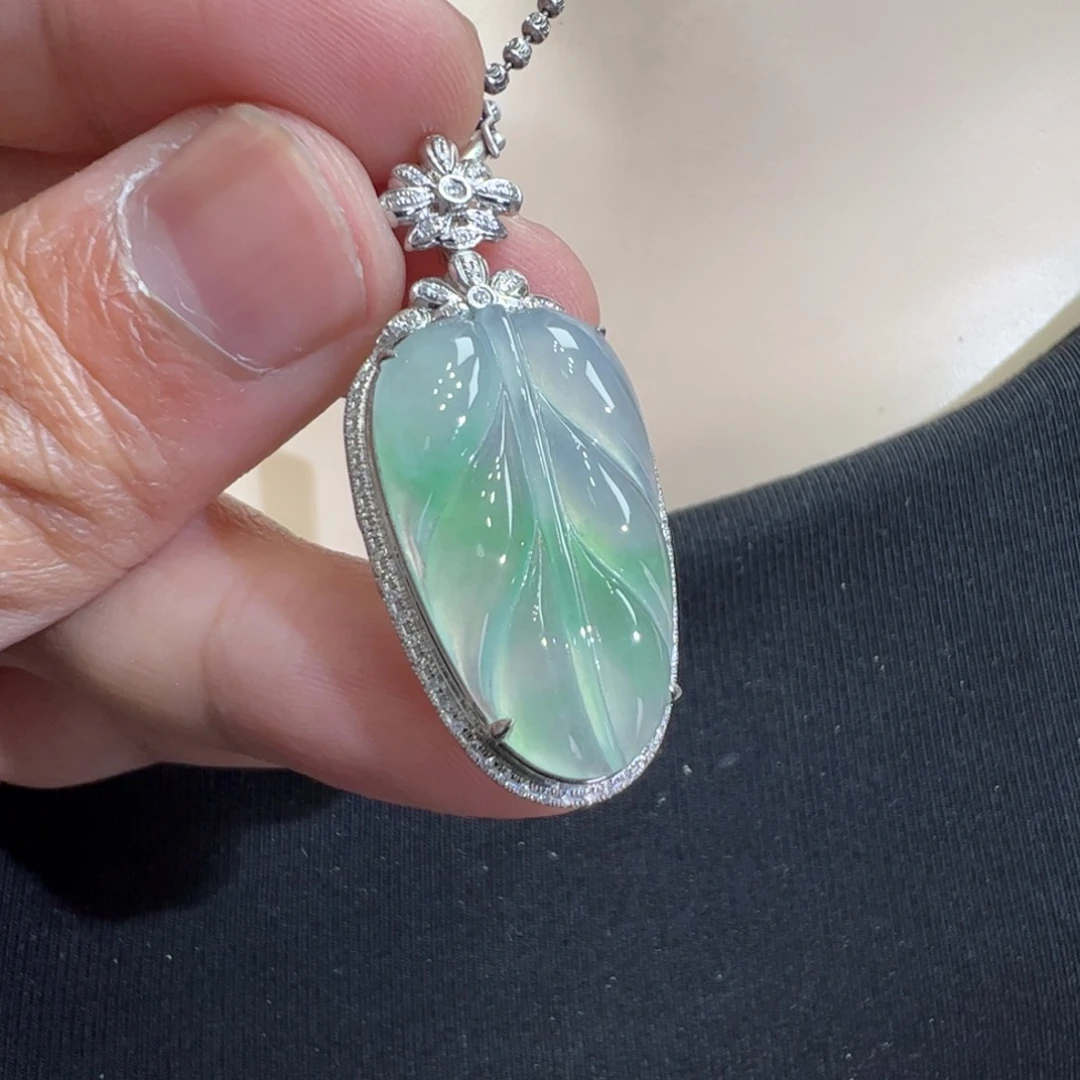 翡翠吊坠(不含链)18K金镶嵌