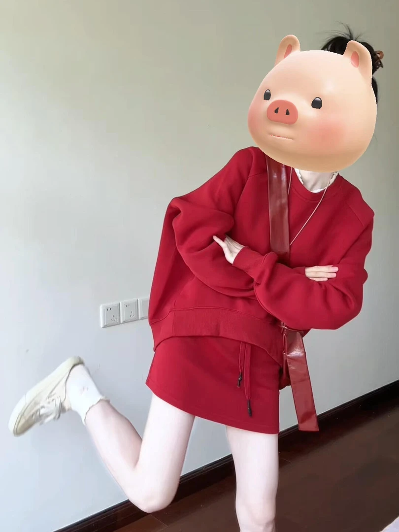 2025早秋新款韩系慵懒休闲风宽松长袖红色卫衣搭配高腰短裙两件套