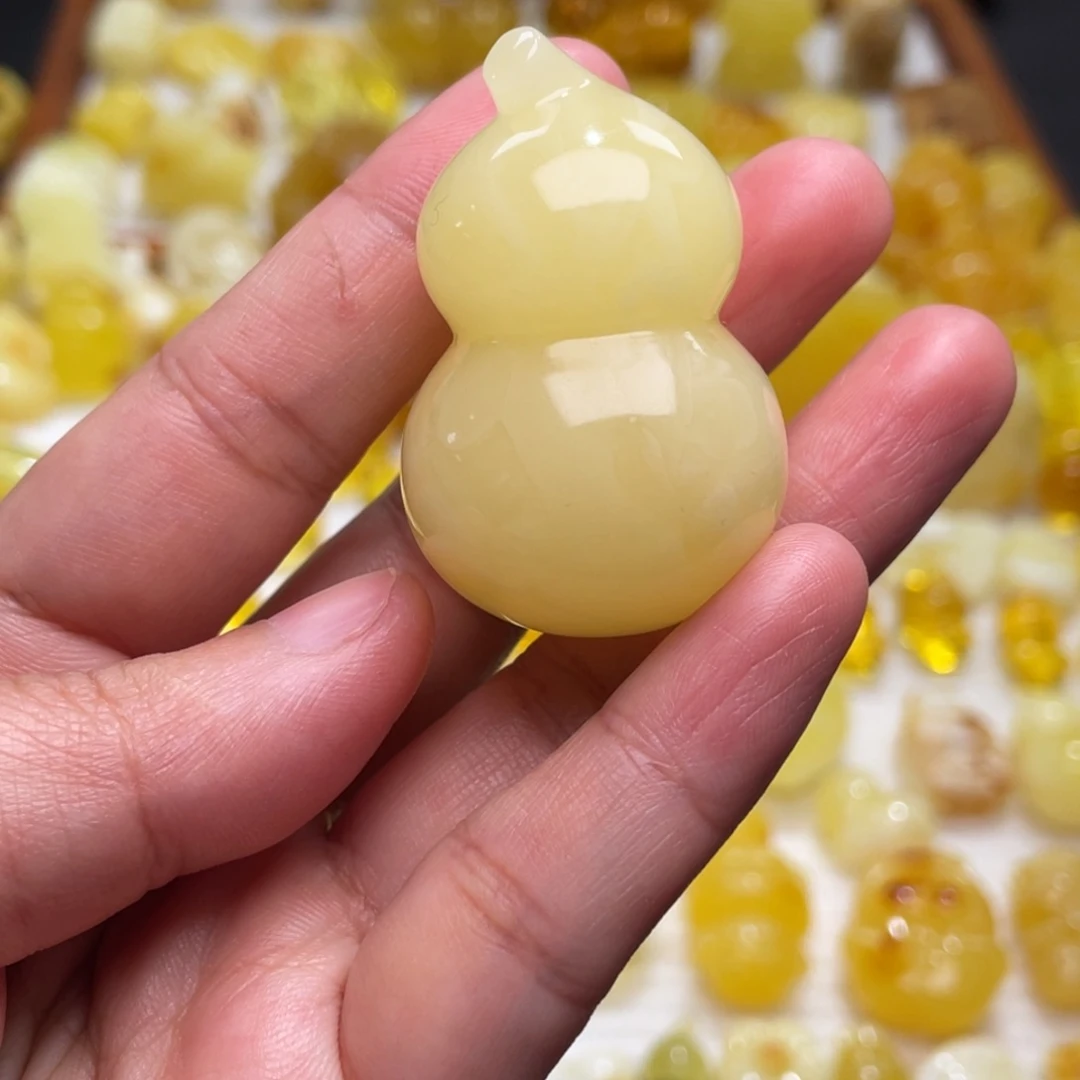 琥珀未镶嵌颈饰69.9克价的白花葫芦