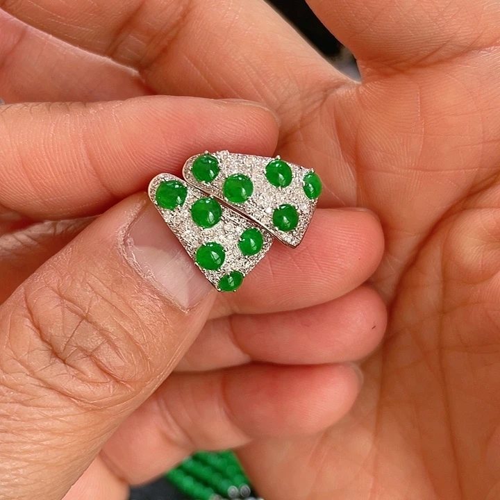 翡翠耳饰18K金镶嵌绿蛋面