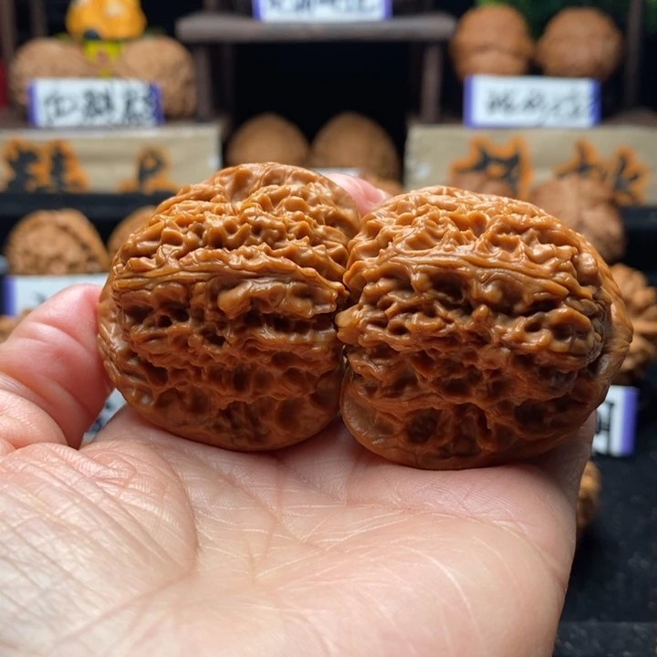 文玩核桃把件青*儿南疆石三角