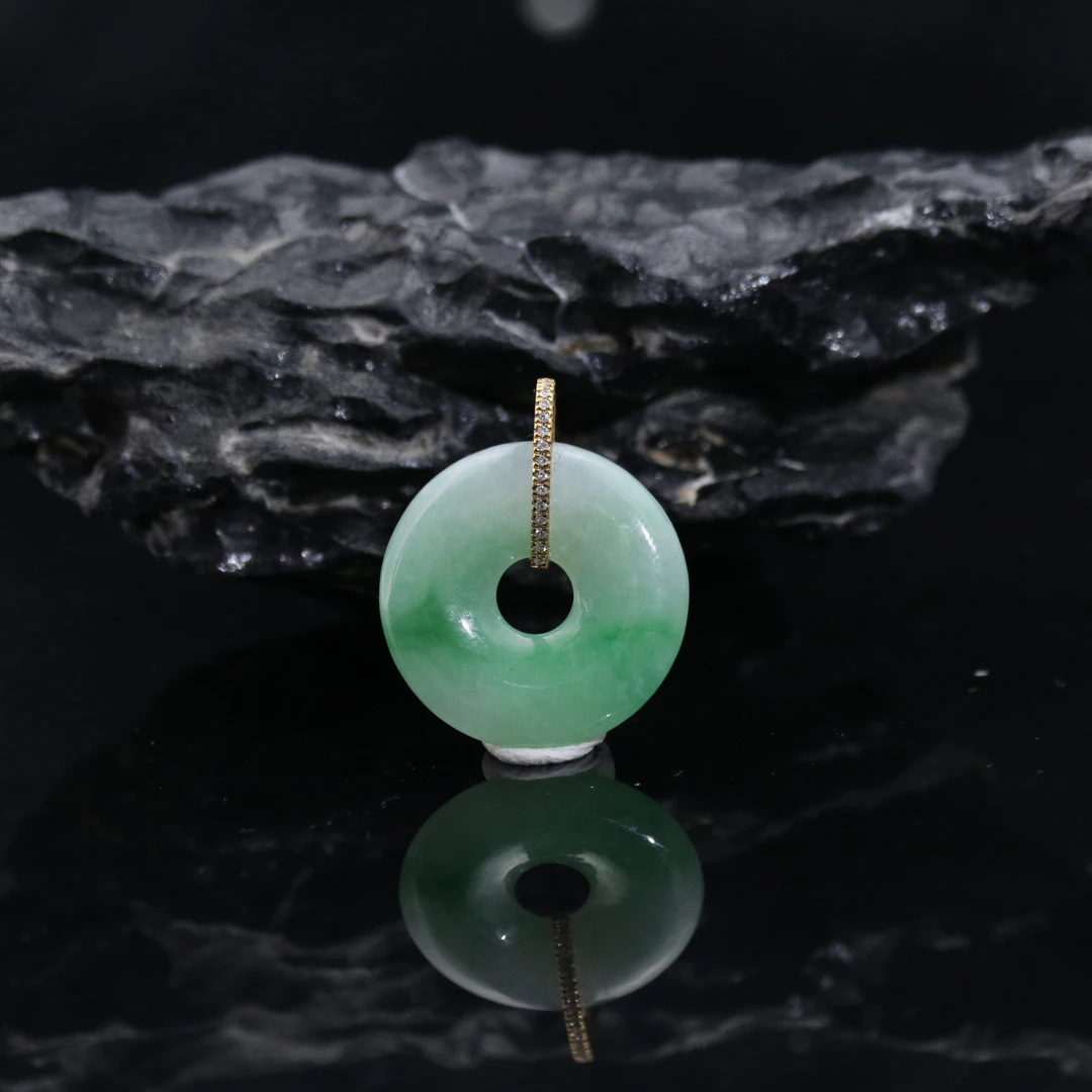 9天然缅甸翡翠A货18k绿平安扣/600085/上海嘉禾拍卖