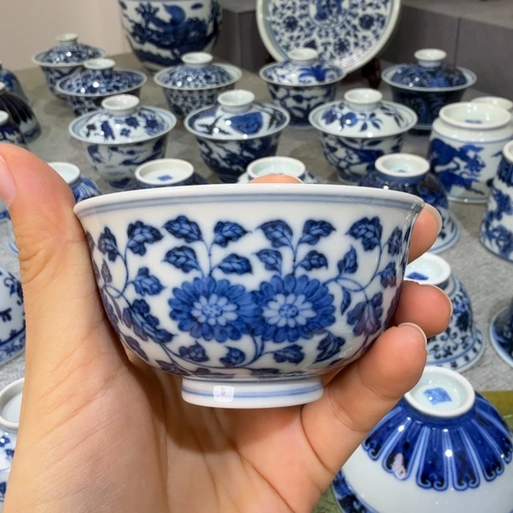 仿成化并蒂菊宫碗杯