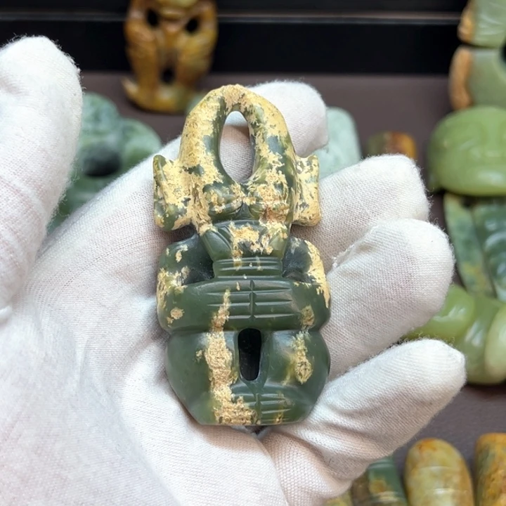 未镶嵌岫岩河磨玉（透闪石质玉）挂件超**胖
