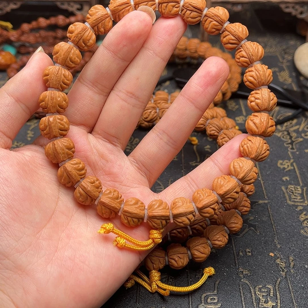 桃核吊坠小金豆手持