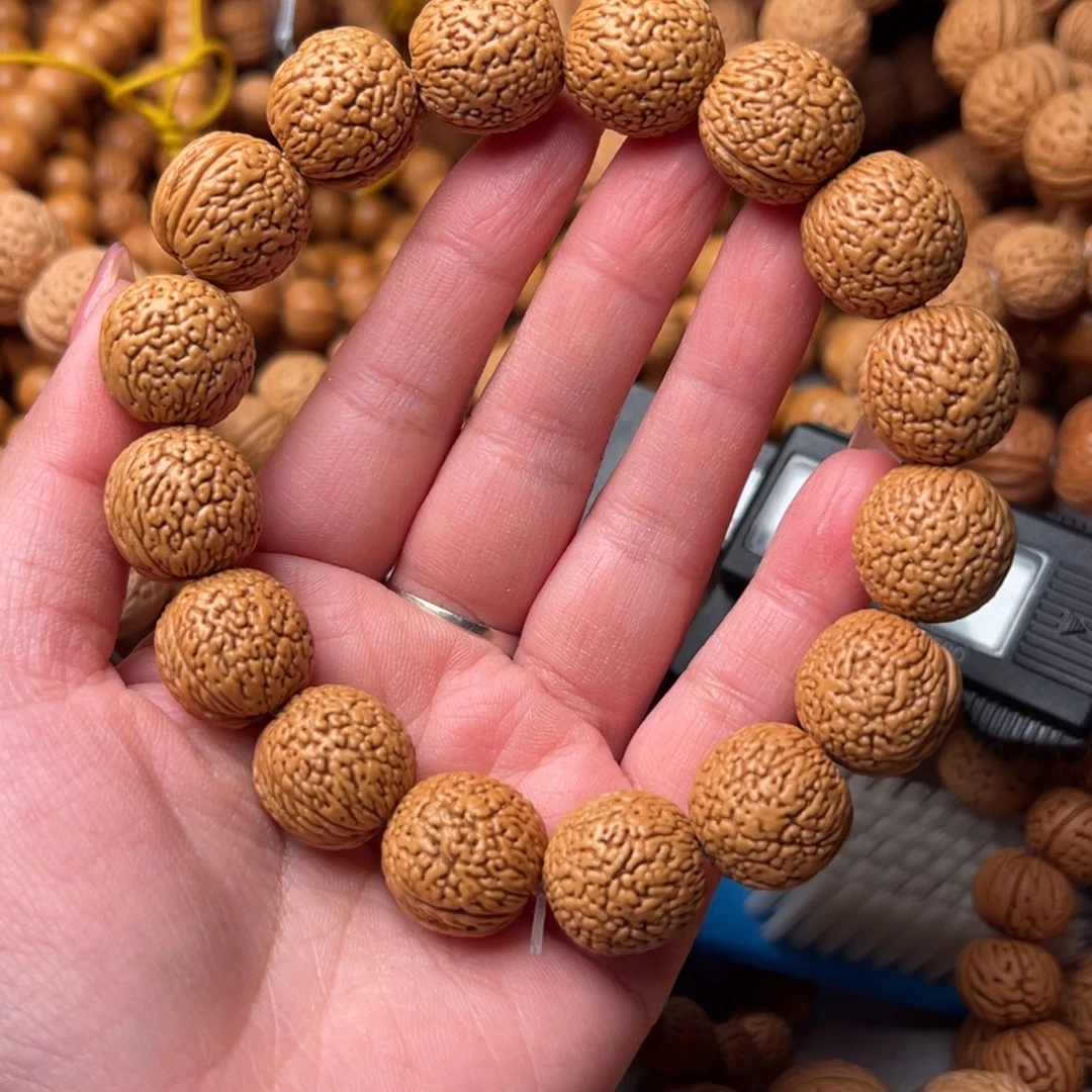 16尺寸蚂蚁蛋桃核手串