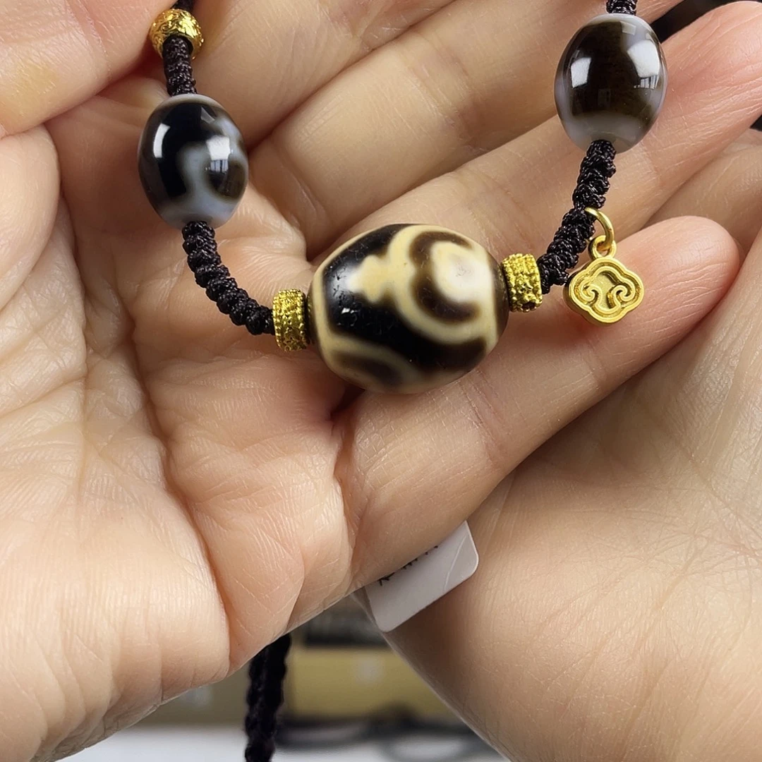 玛瑙/玉髓合金颈饰张魁