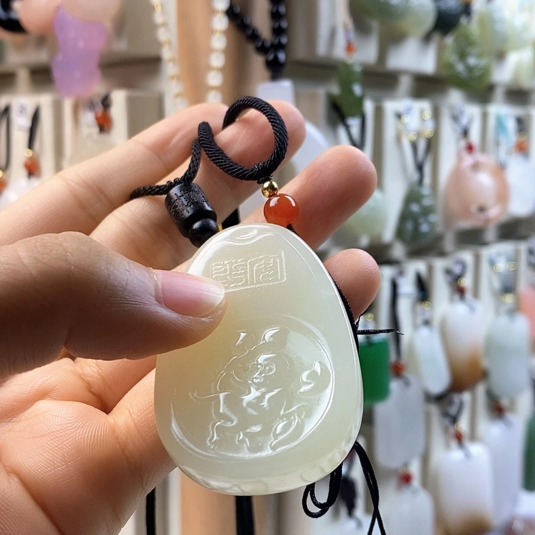 金***言颈饰未镶嵌石英质玉