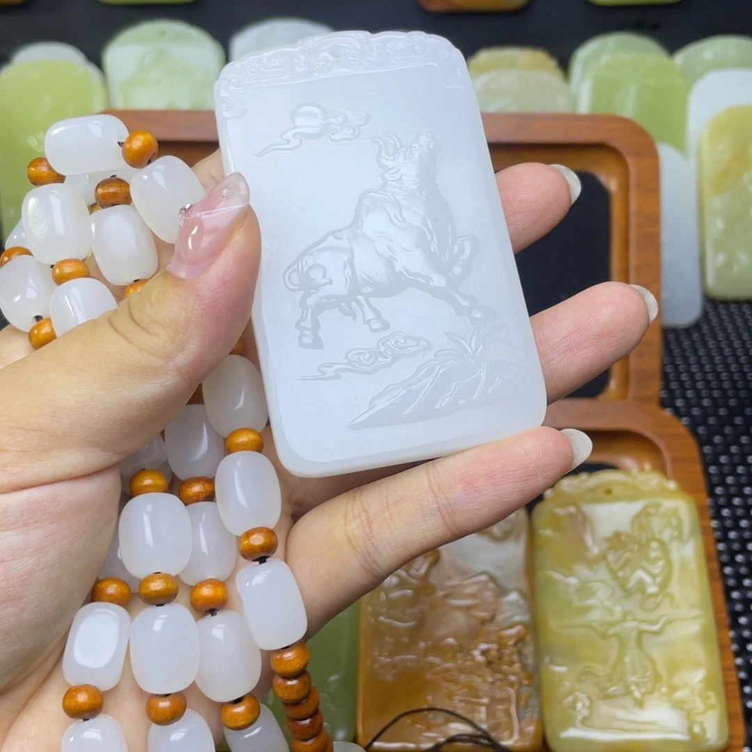 专****具昆仑山料牛牌子吊坠