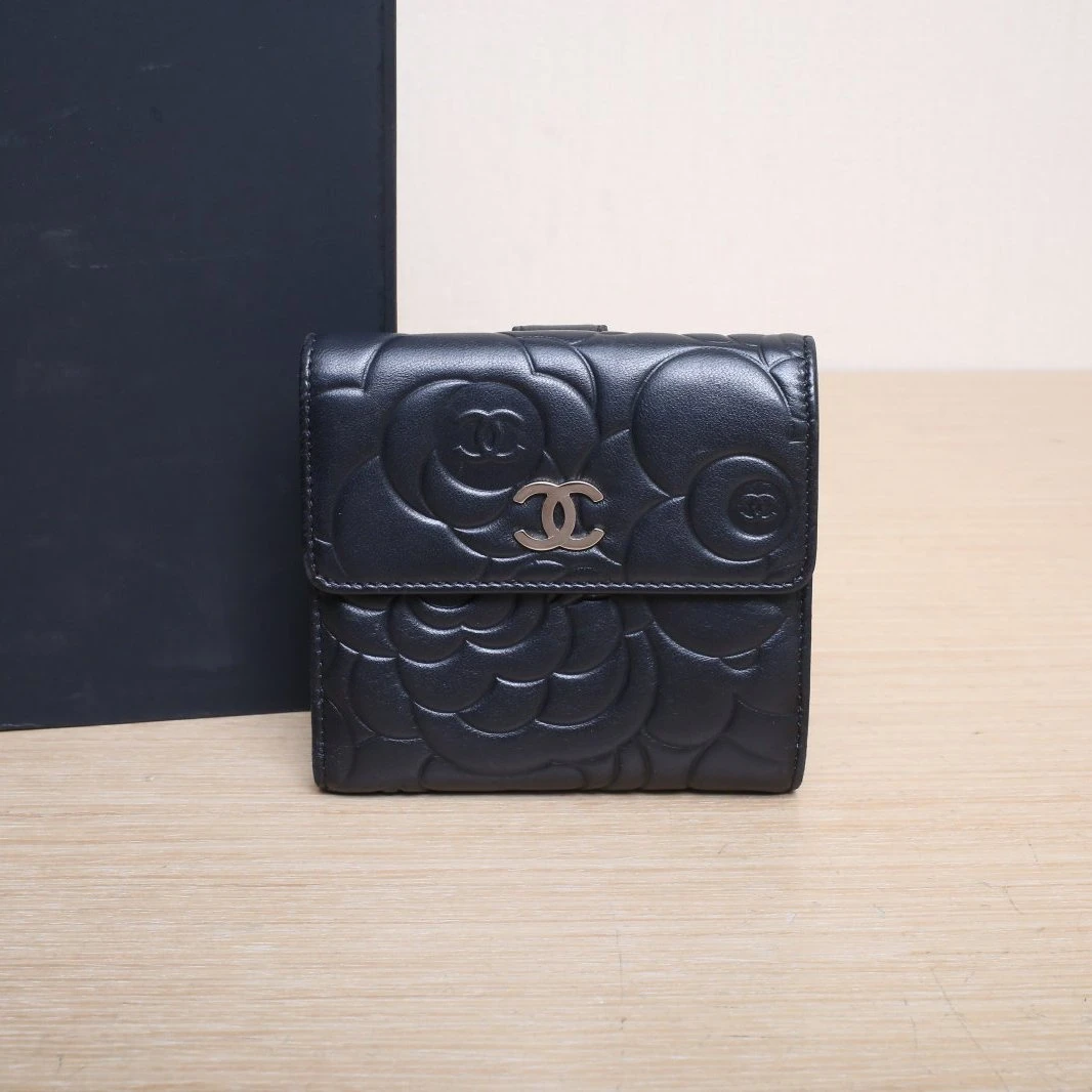 95新 Chanel/香奈儿 花花特价 黑色 皮革S 17开 山茶花 三折钱包