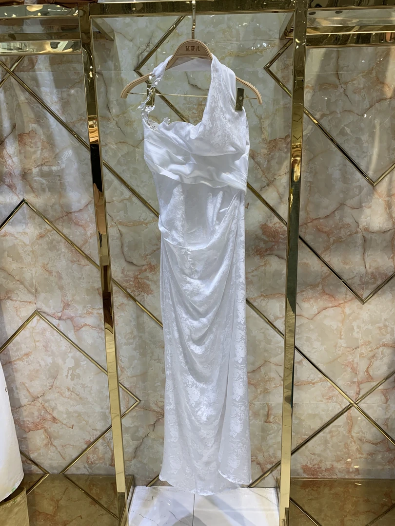 黛蜜儿2025新款银饰花挂脖长裙