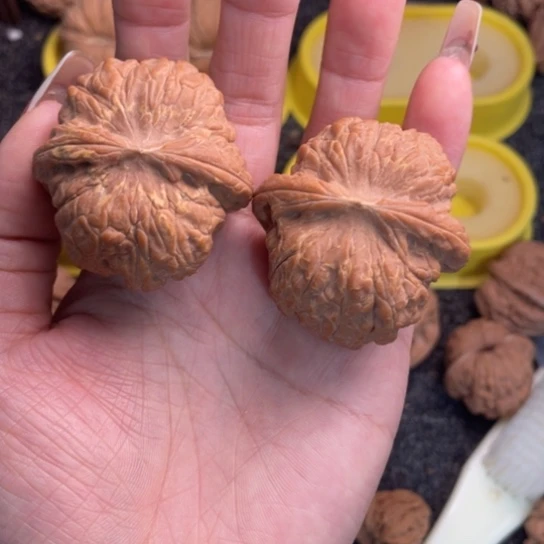 ￴***￴吊坠文玩核桃血麒麟26