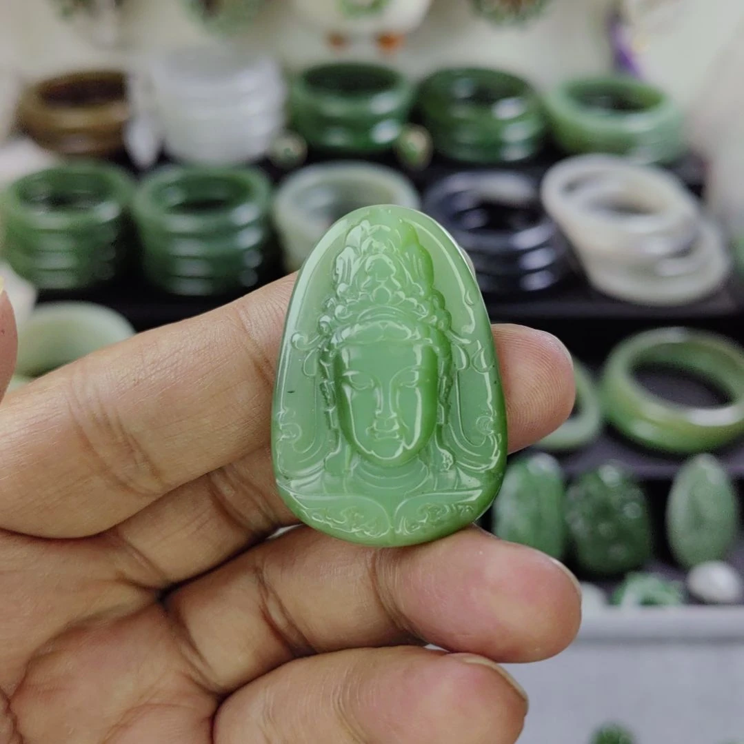 和田玉未镶嵌吊坠(赠链)