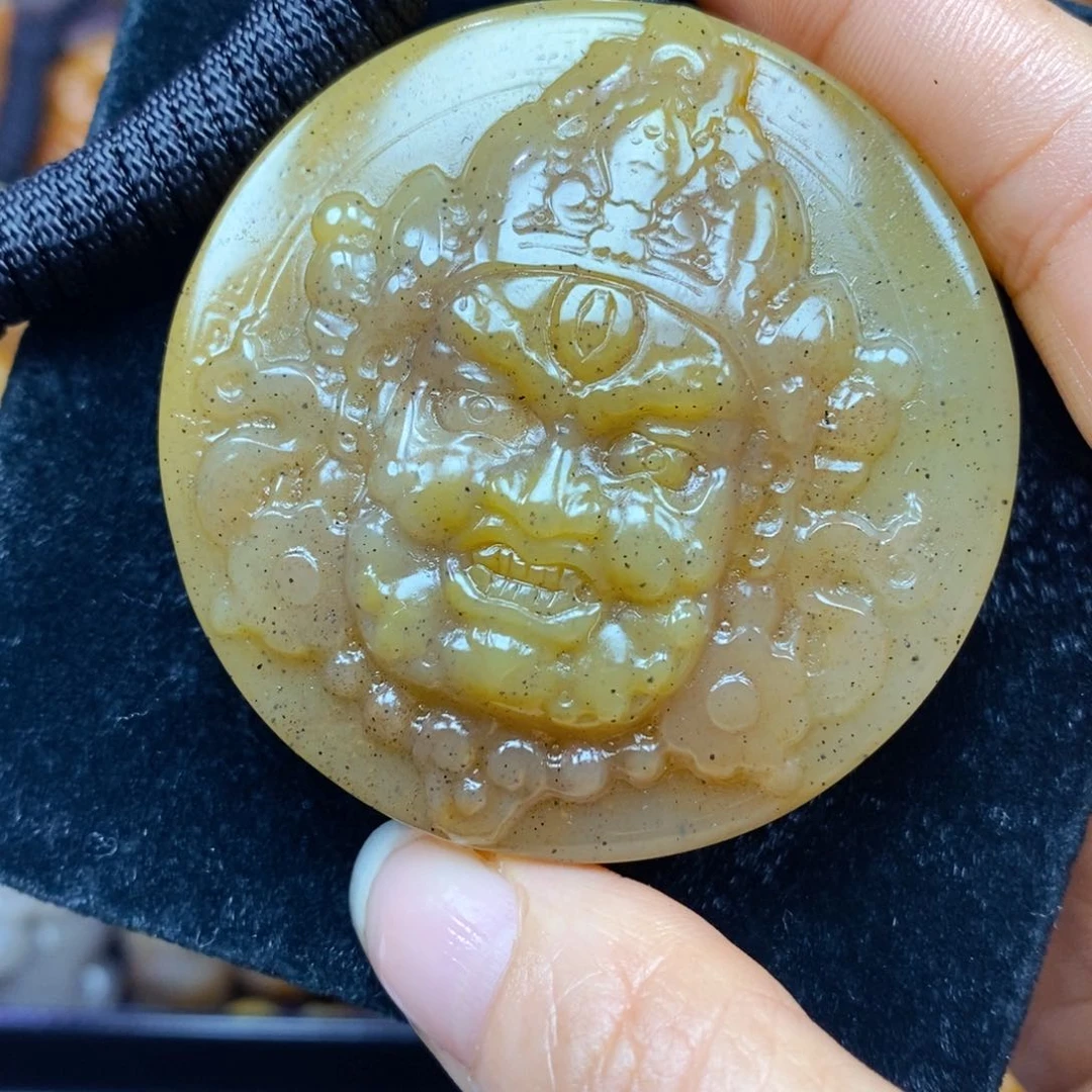 未镶嵌石英质玉（黄龙玉）颈饰