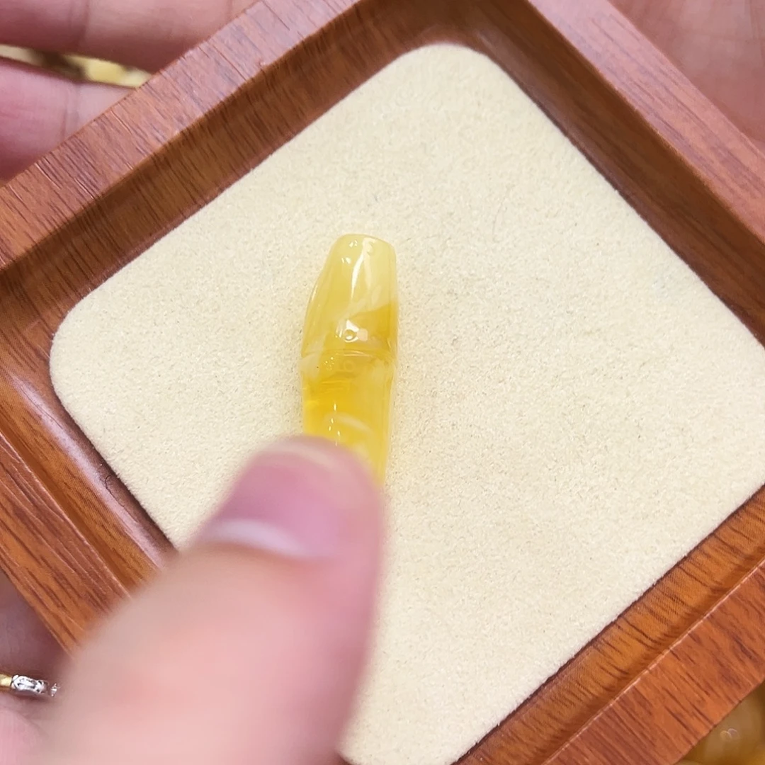 蜜蜡未镶嵌珠宝奇石