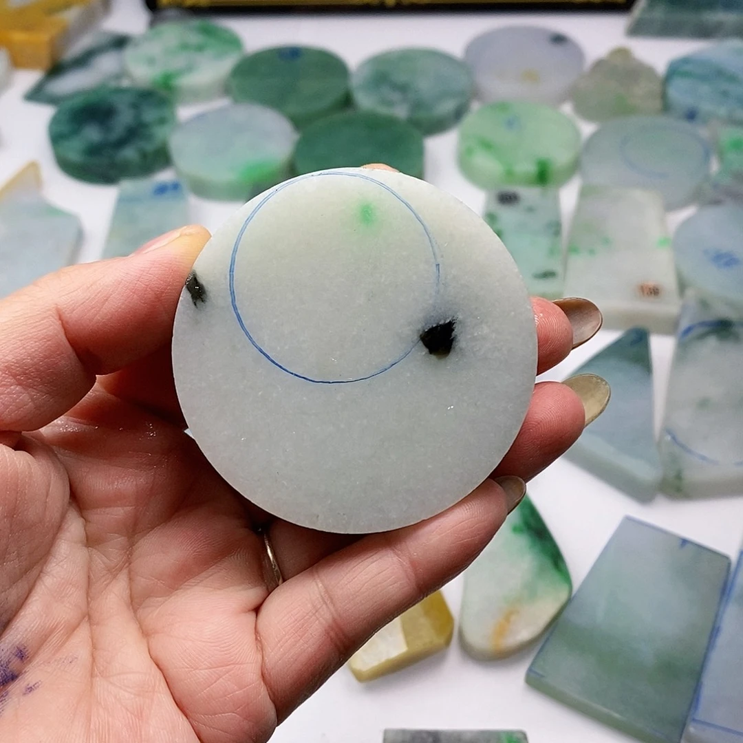 翡翠未镶嵌颈饰翡翠