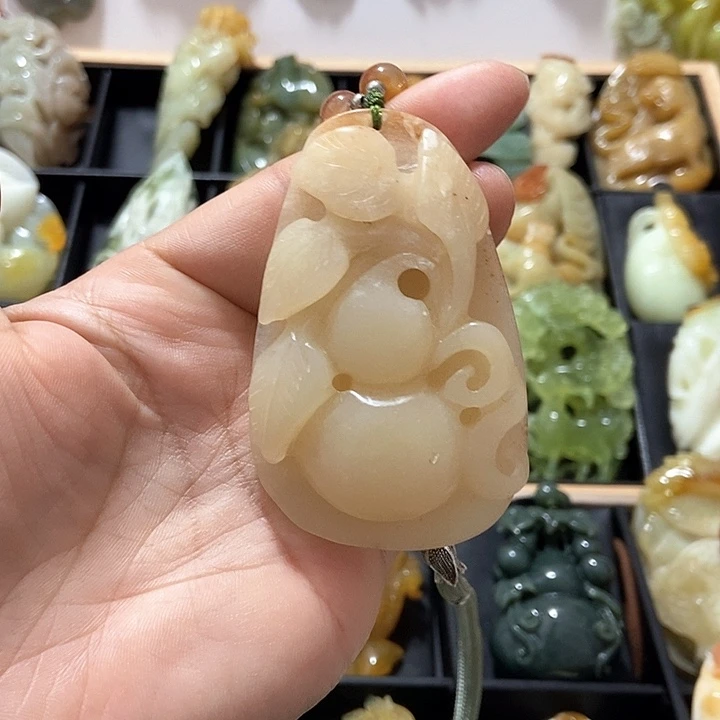 蛇纹石玉未镶嵌挂件