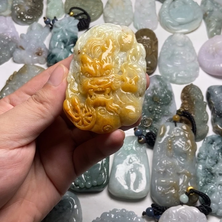 翡翠未镶嵌颈饰龙牌65