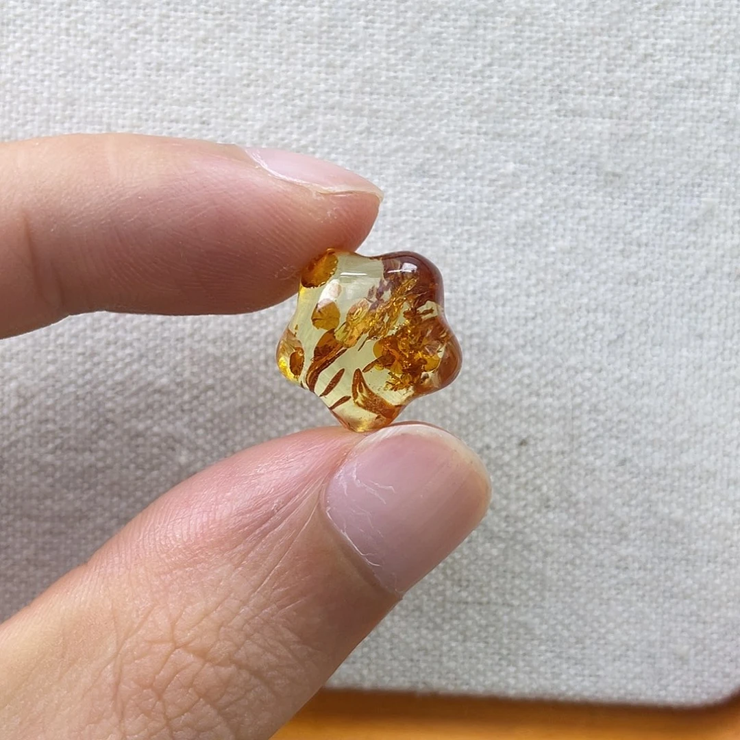 一***周琥珀未镶嵌珠宝奇石