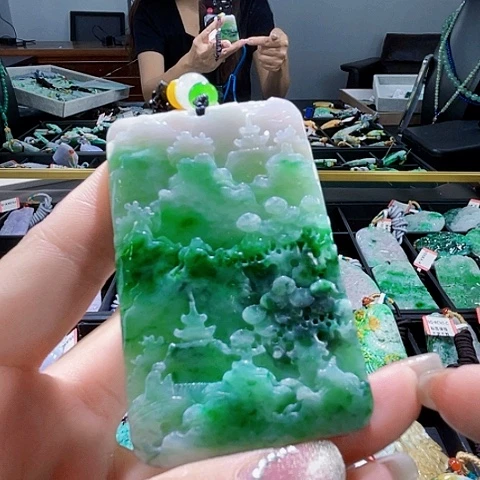 颈饰未镶嵌翡翠一个
