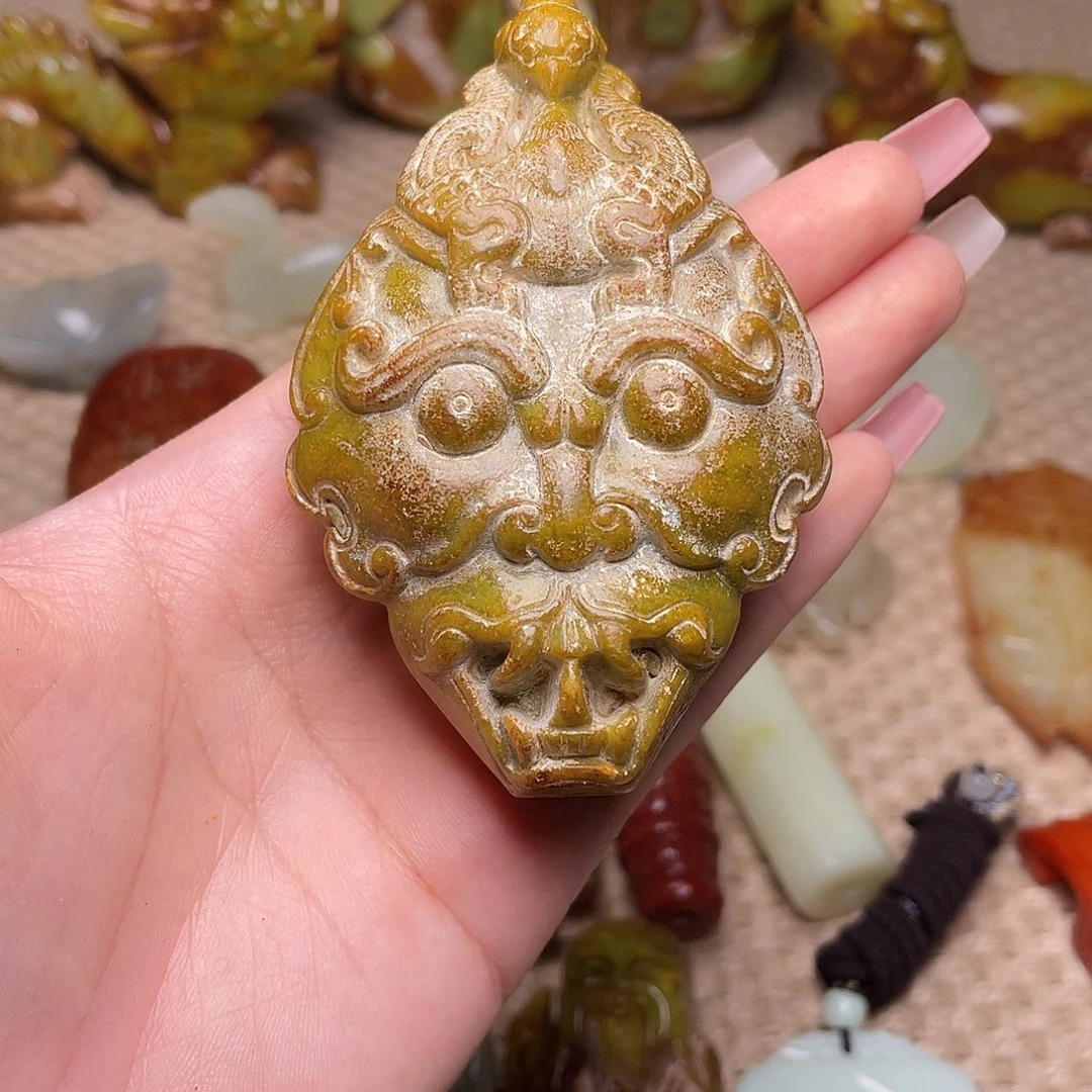 蛇纹石玉未镶嵌颈饰