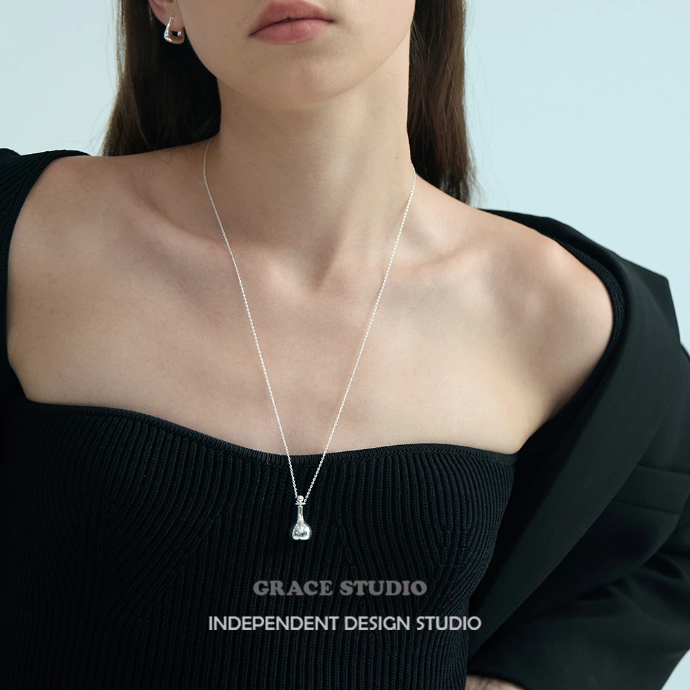 铜合金项链 可爱精致水瓶吊坠毛衣链女日韩小众设计清冷长款项链