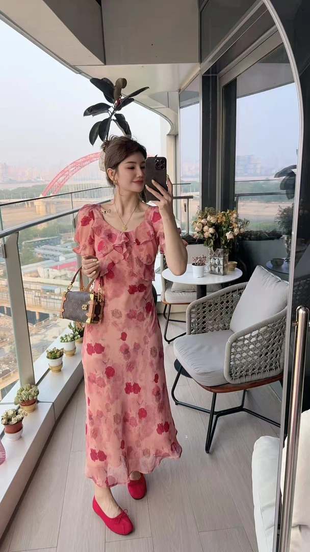 【洋洋精选】2025夏季新款百搭时尚显瘦气质短袖连衣裙