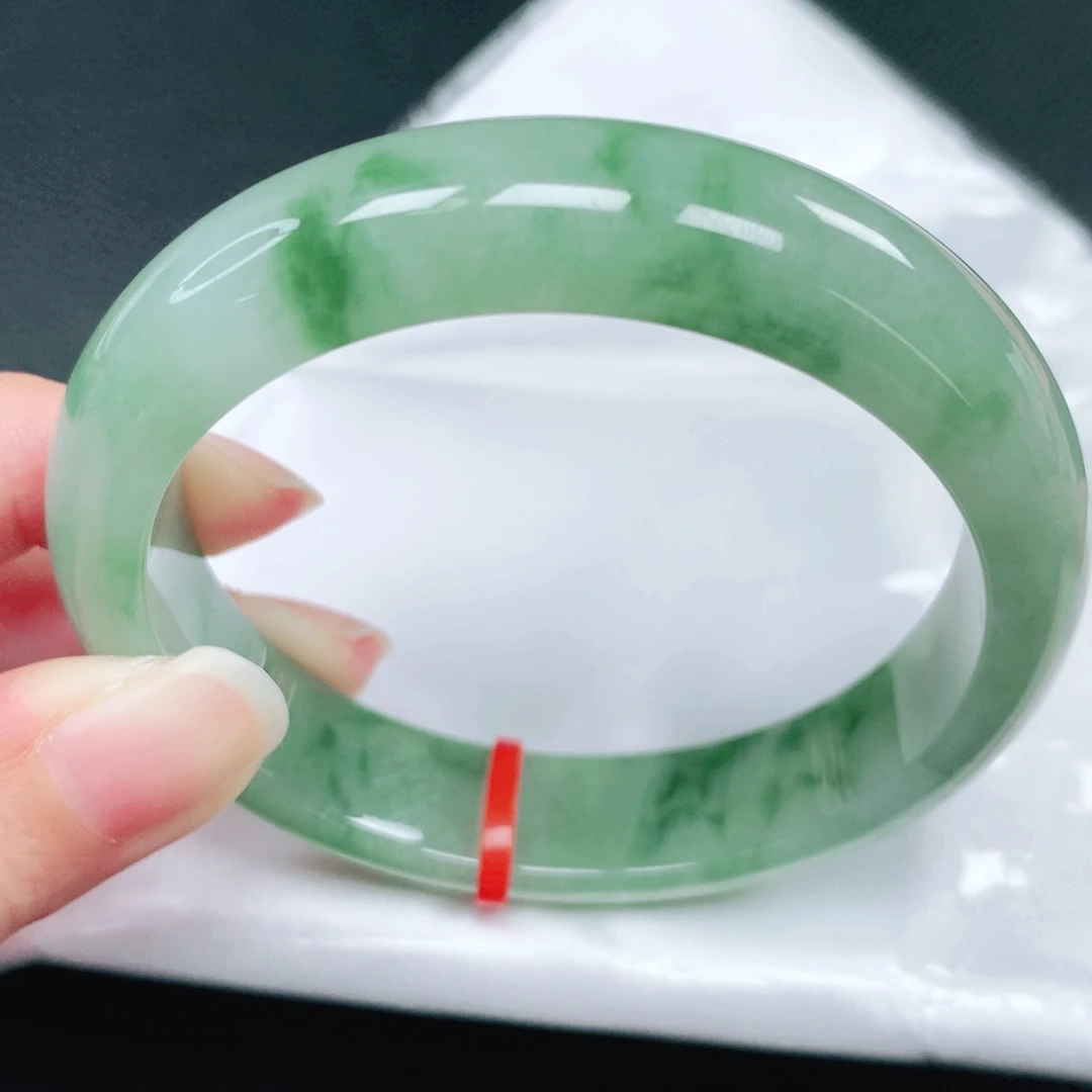 翡翠未镶嵌手镯57圈