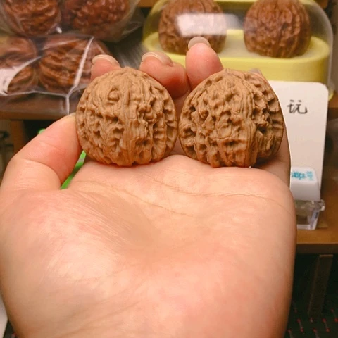 【闪购商品】文玩核桃吊坠白狮子