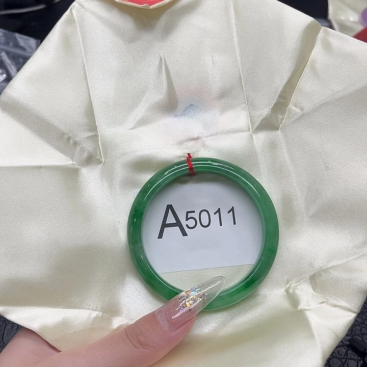 翡翠手镯未镶嵌默认微瑕