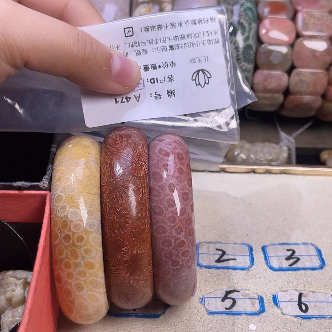 田***n硅化玉未镶嵌手镯