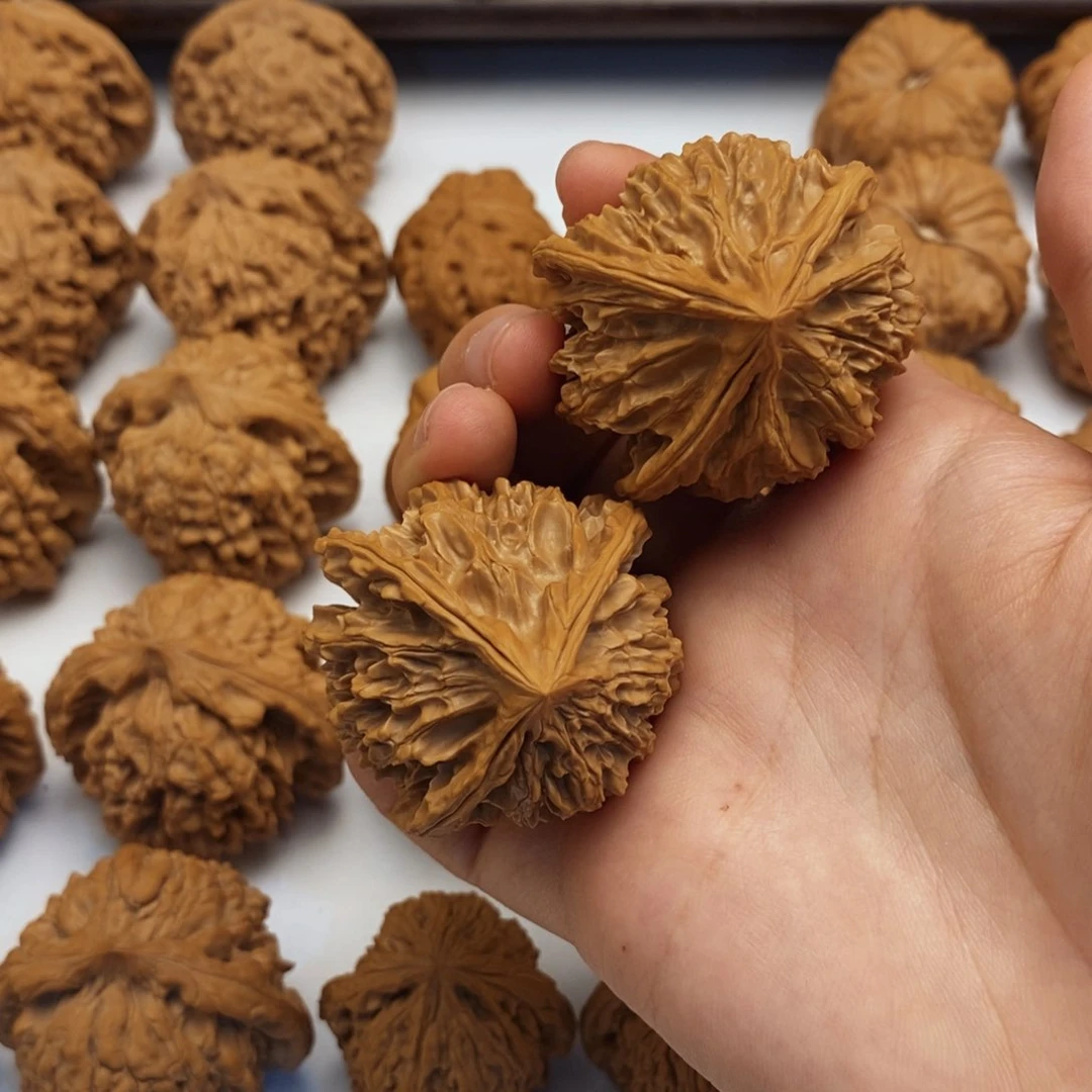 文玩核桃把件玉麒麟三棱