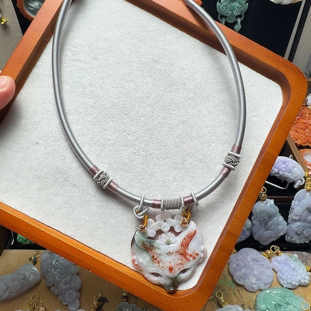 翡翠未镶嵌吊坠(赠链)