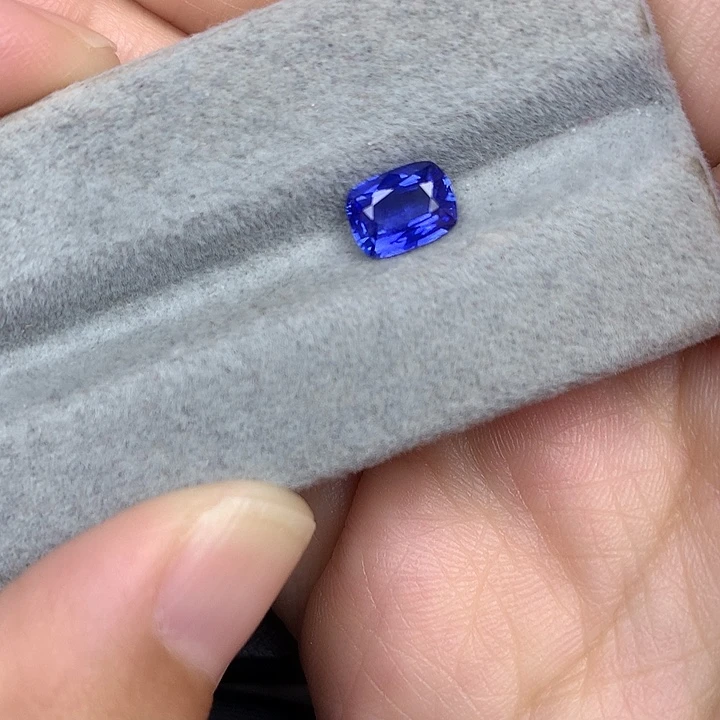 蓝宝石裸石1.315ct矢车菊蓝宝石