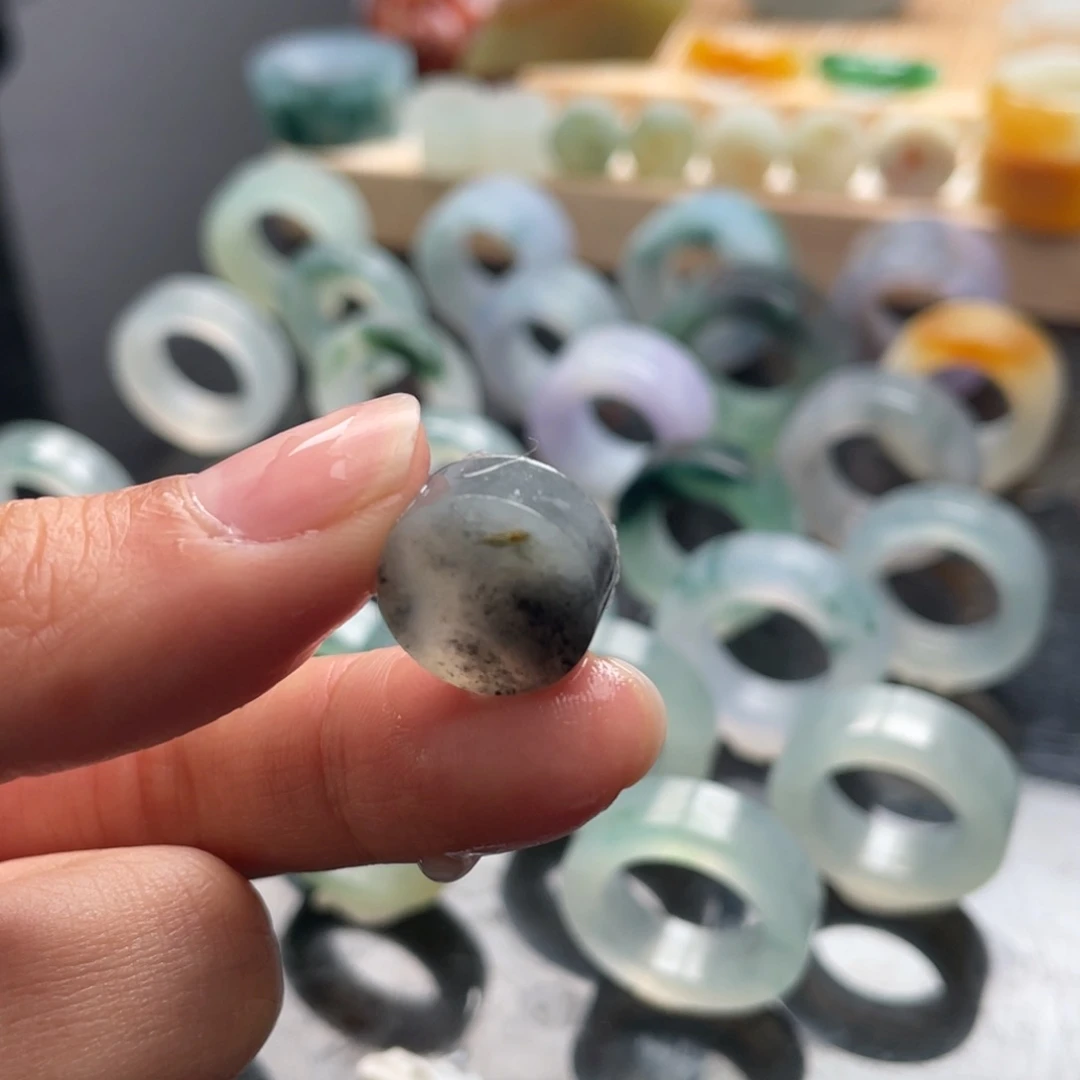 定制翡翠未镶嵌S****u戒指