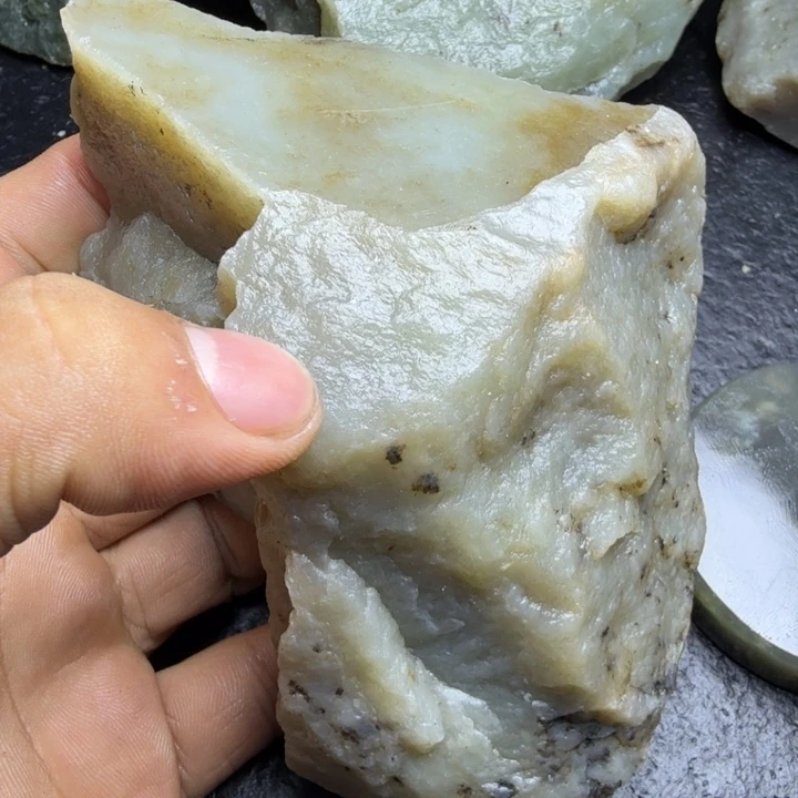 和田玉（糖玉）未镶嵌珠宝奇石